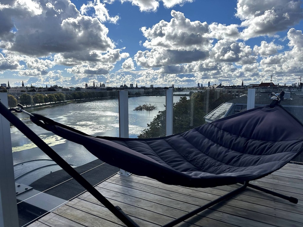 Central Penthouse With Private Rooftop Terrace