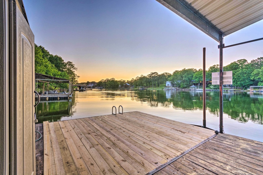 Dock, Hot Tub & Kayaks: Luxe Hot Springs Lakehouse view 5
