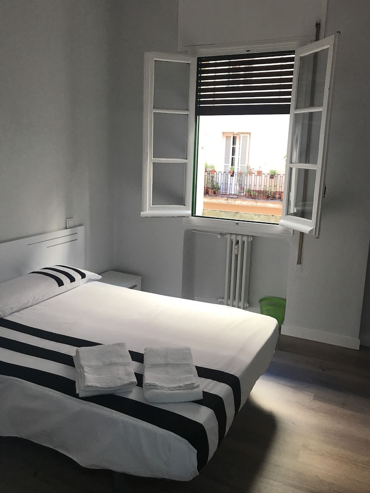 JMG Hostel Madrid - Image 1