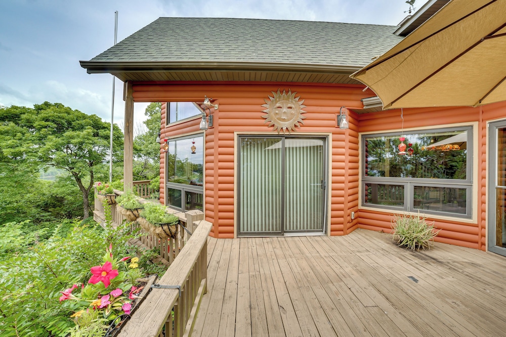 Decks & Views: Spacious Cabin Near Table Rock Lake