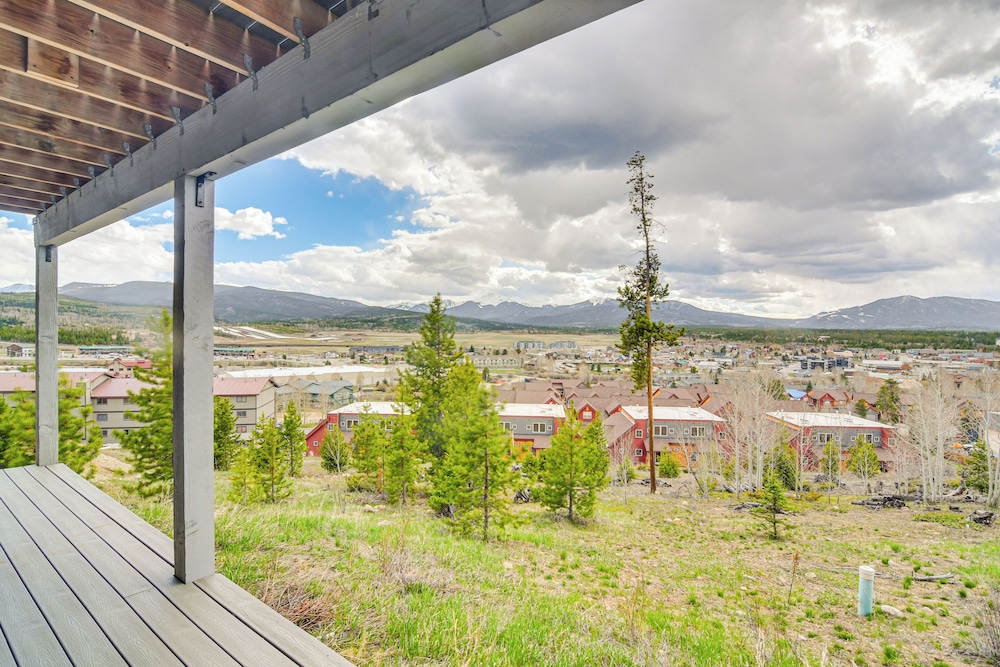 Spacious Fraser Duplex w/ Fireplace & Scenic Views