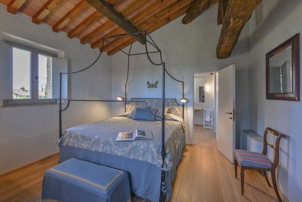 New Historic Tuscany Country House Retreat in a Vineyard Near Siena Villa Chiantissimo