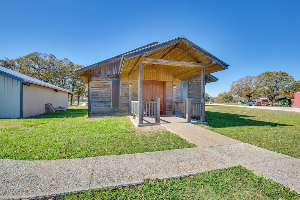 Indoor Pool & Boat Ramp: Lake Tawakoni Group Gem