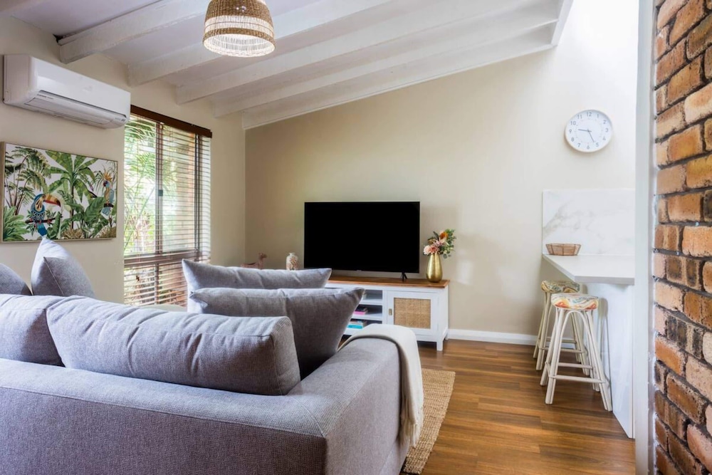 Lovely 1BR in Beachy Scarborough
