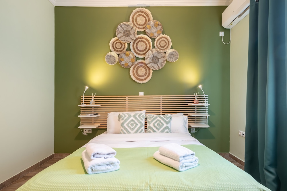 Charming 2BR retreat near market & beach