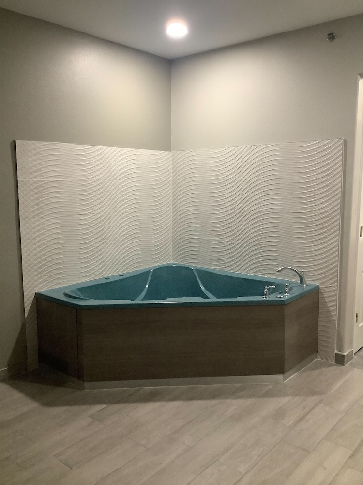 Americas Best Value Inn  Suites San Benito - Property Image 6
