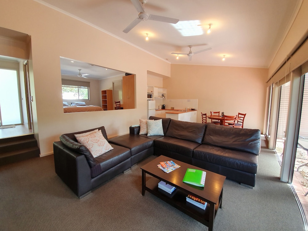 Waterfront Retreat At Wattle Point