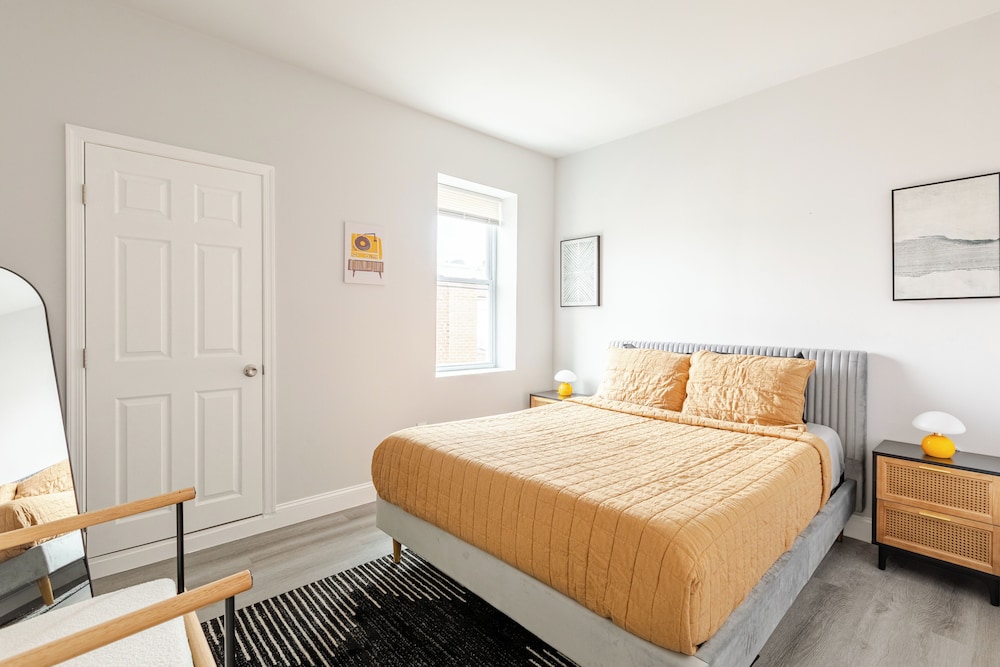 Chic & Cozy Philly Stay in City Center