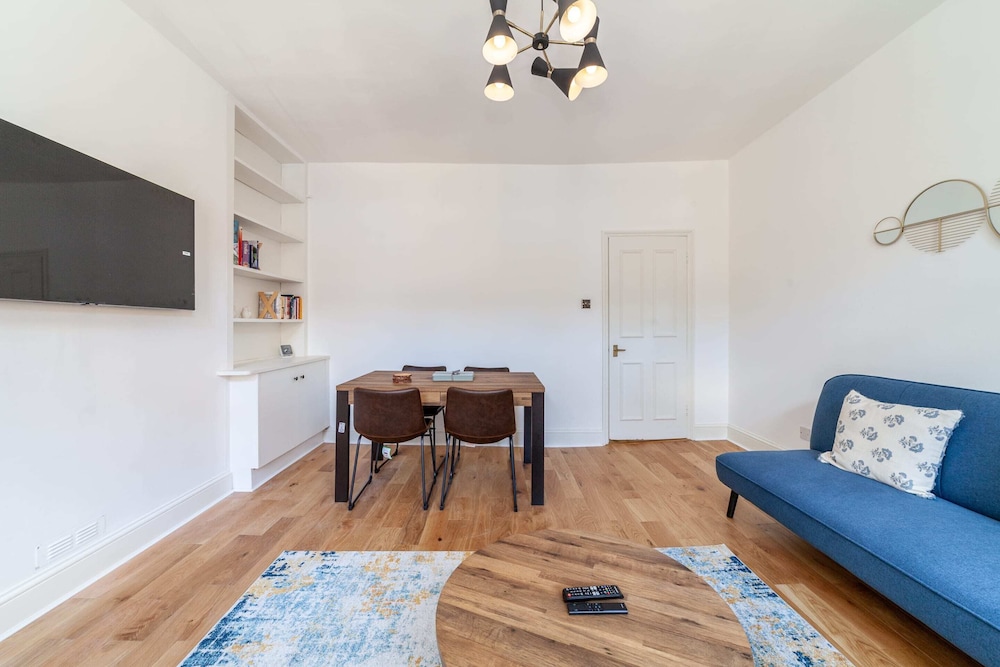 Period Victorian Abode In Idyllic Kings Cross