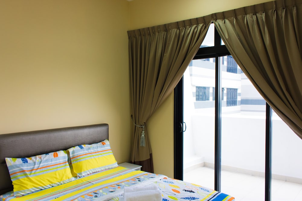 Cozy Condo at The Meridin Medini