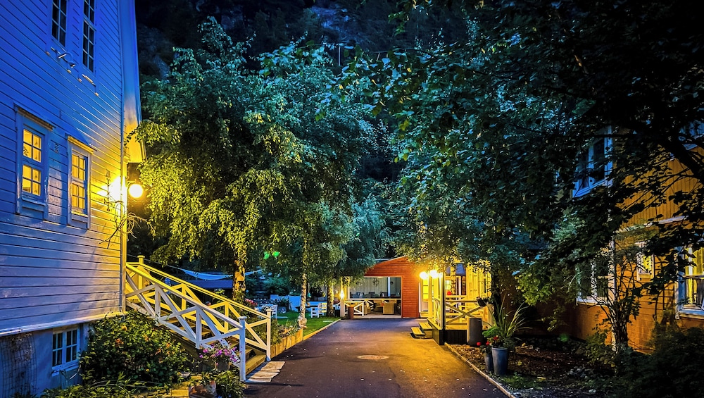 Valldal Fjord Lodge view 4