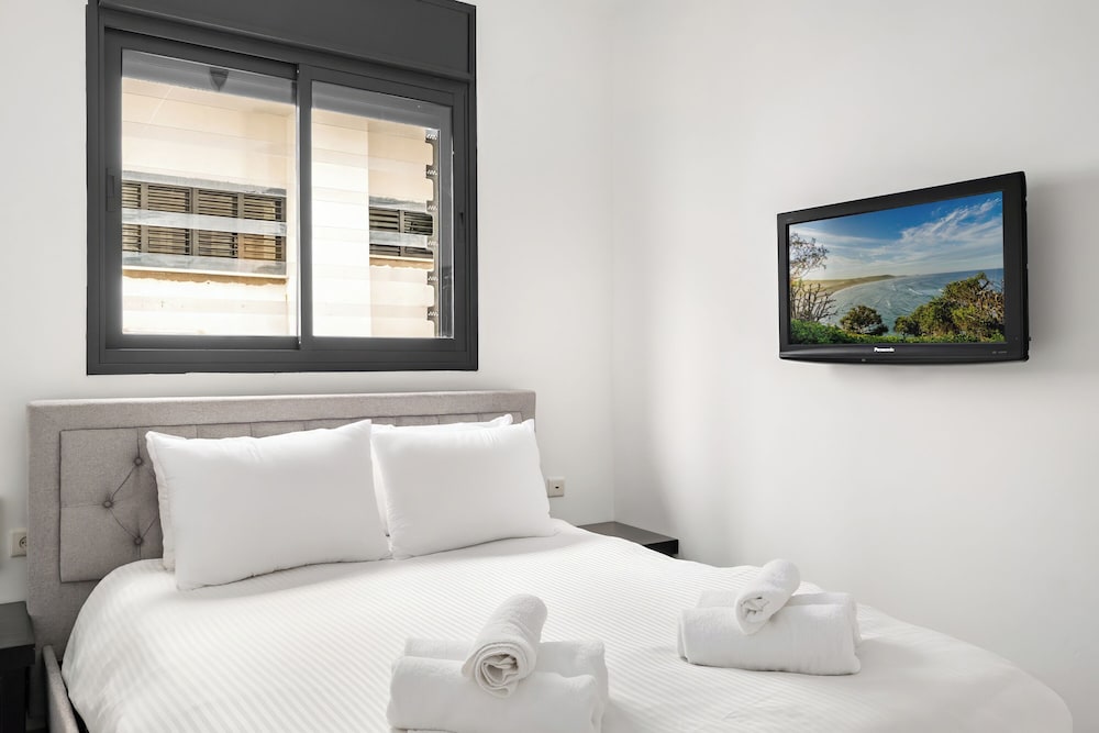 Modern City Apartment by Sea N' Rent