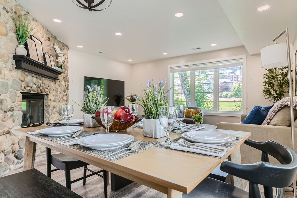 Chalet Central Park City! 3 Bedroom Home by RedAwning view 5