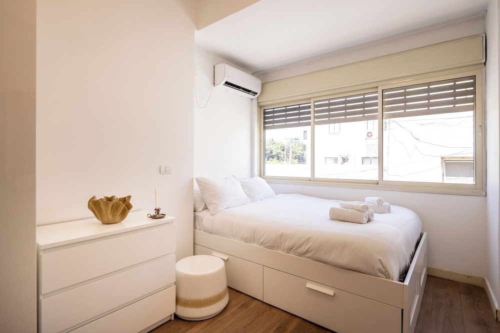 Heart of TLV Elegant Home by Sea N' Rent view 2