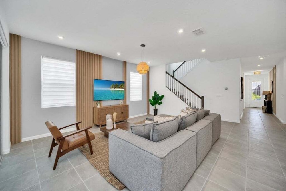 Movie Room, Pool, Theme Rooms Everything Included! 6 Bedroom Villa