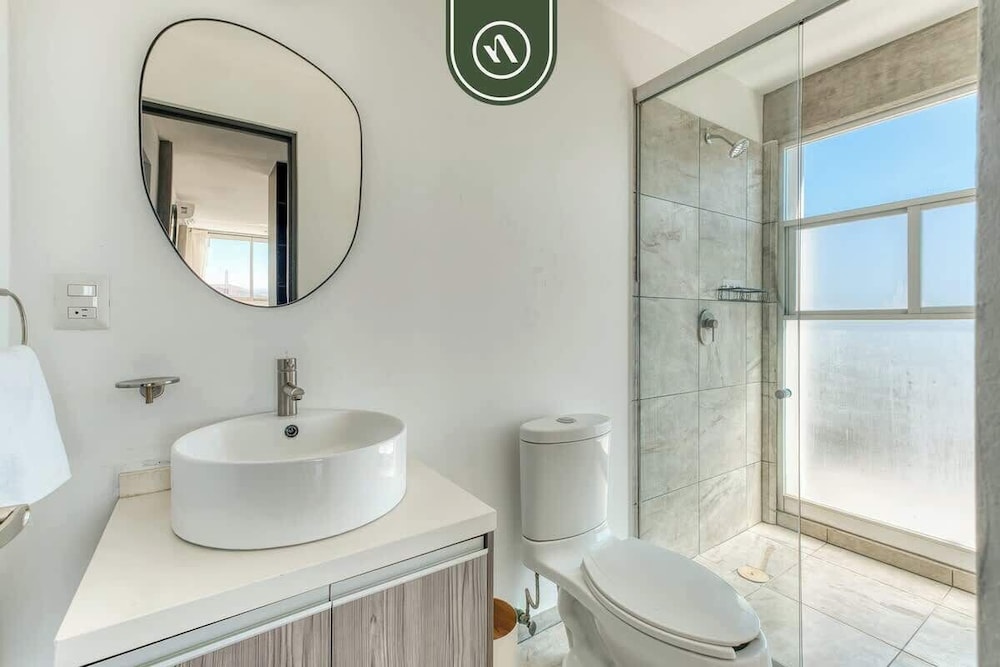 3 BR Condo - Panoramic Views - 5 Min to Downtown