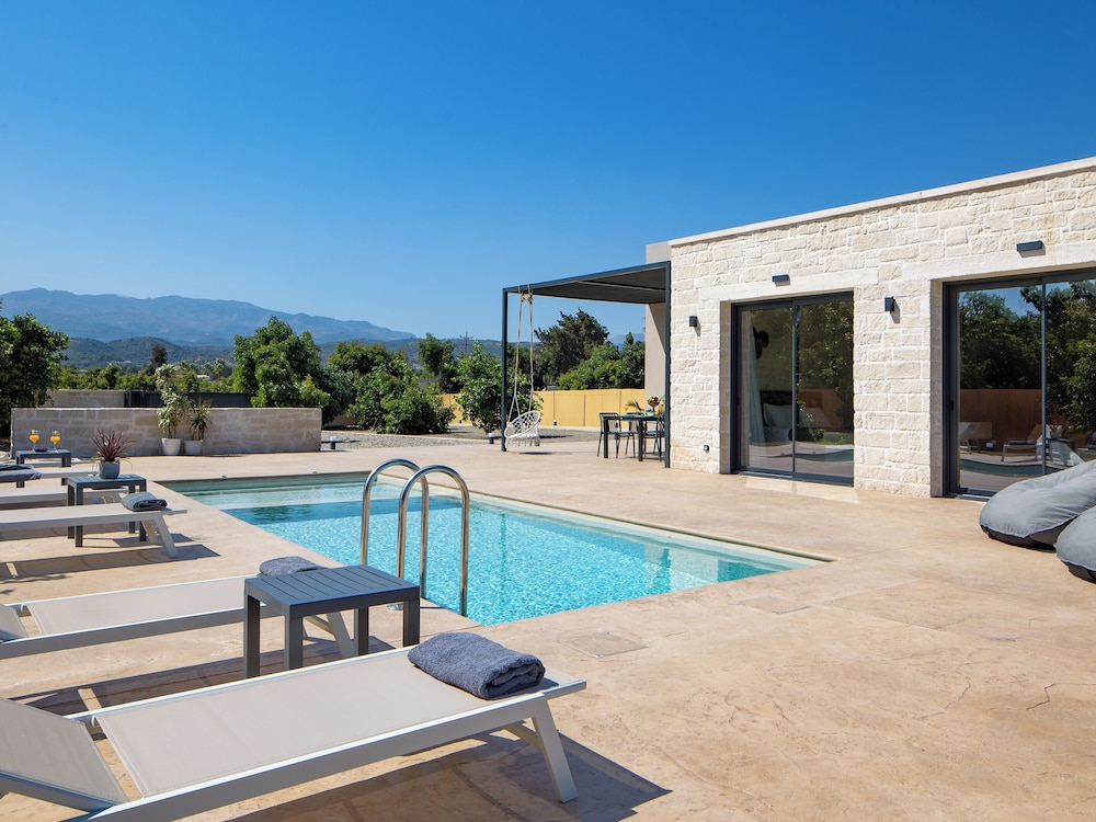 PanStel Luxury Villas - pools & jacuzzi