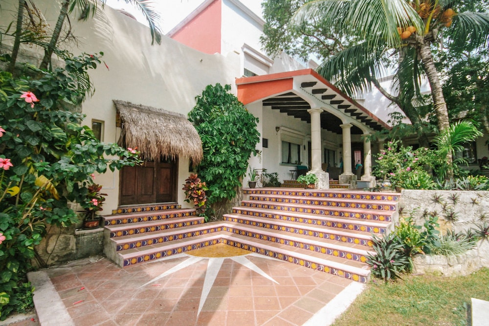 Hotel Coco Suites Cozumel - Image 1