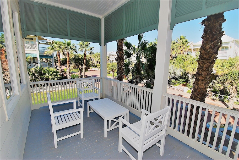 Bella Casa - Private House With Hot Tub 4 Bedroom Home by RedAwning