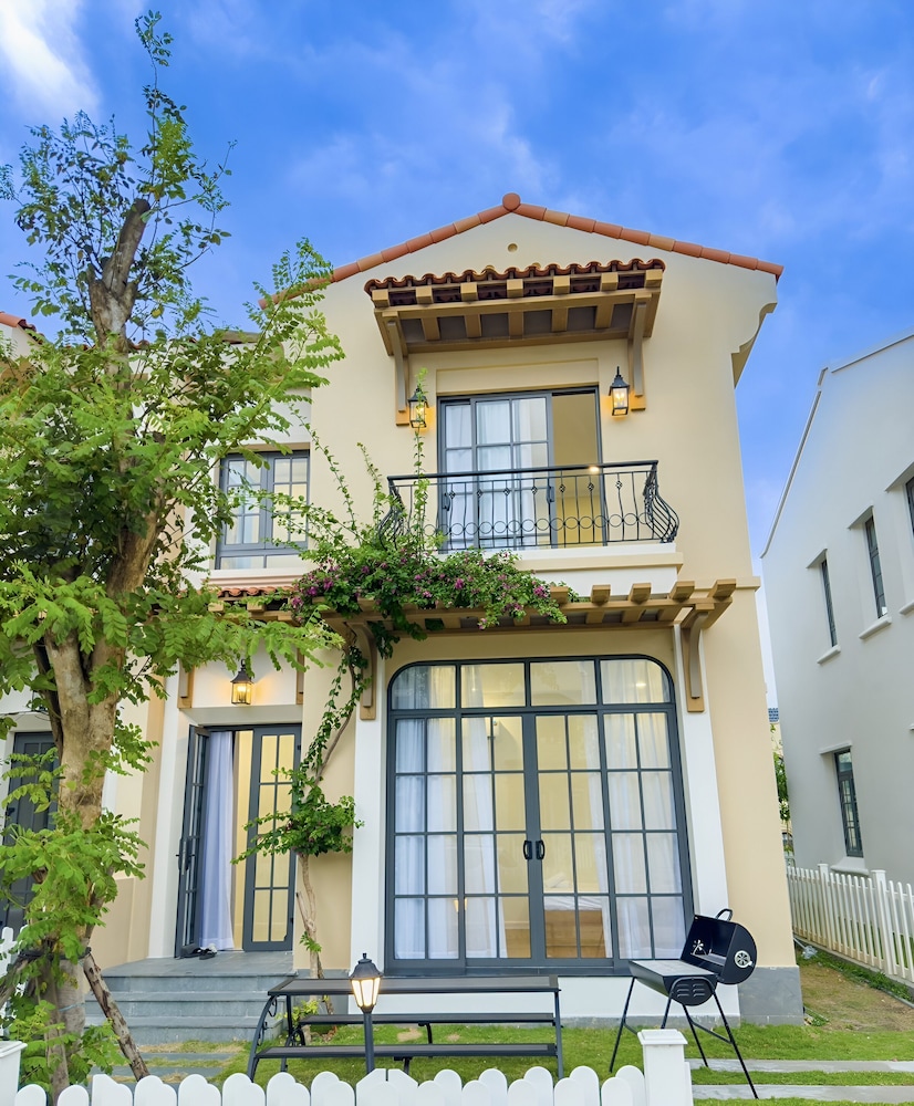 Deluxe 4 Br Warm Villa - Novaworld PT
