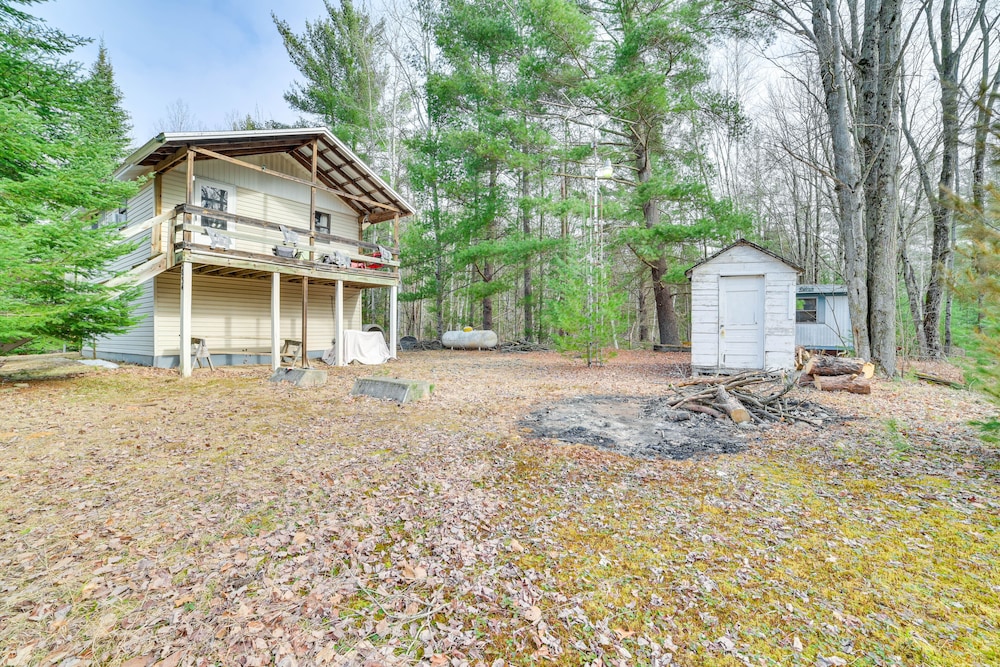 Pet-friendly Alger Cabin - Close to the River! view 5