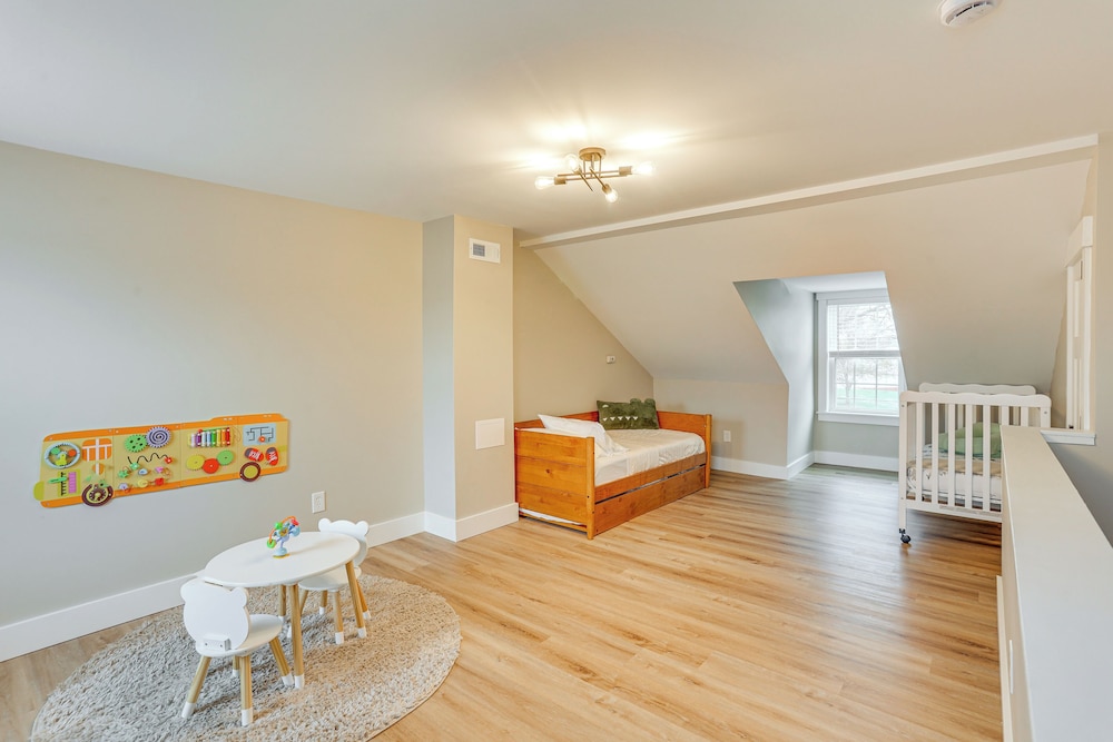 Family-friendly Townhome w/ Patio in Columbia!