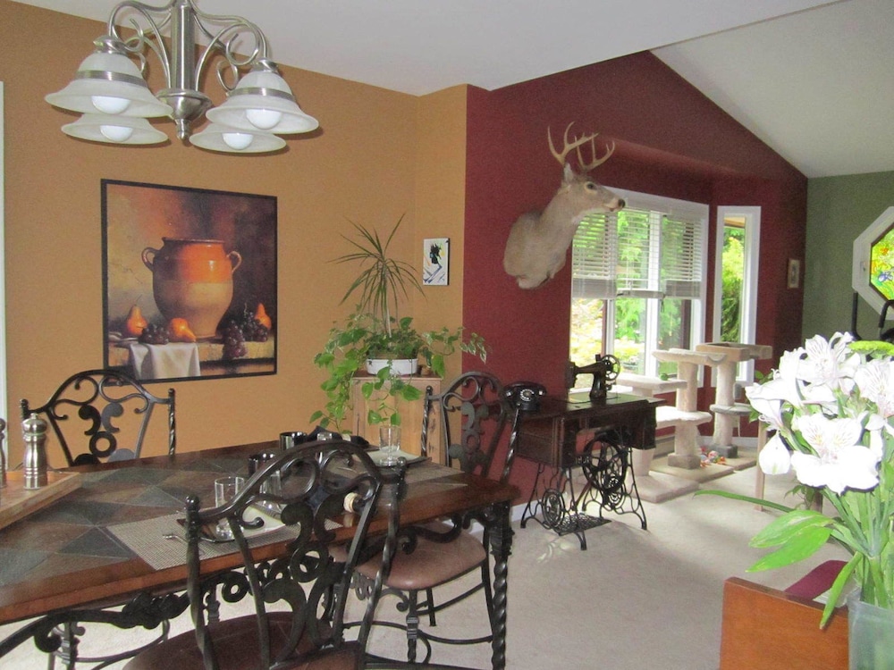 Creekside B & B