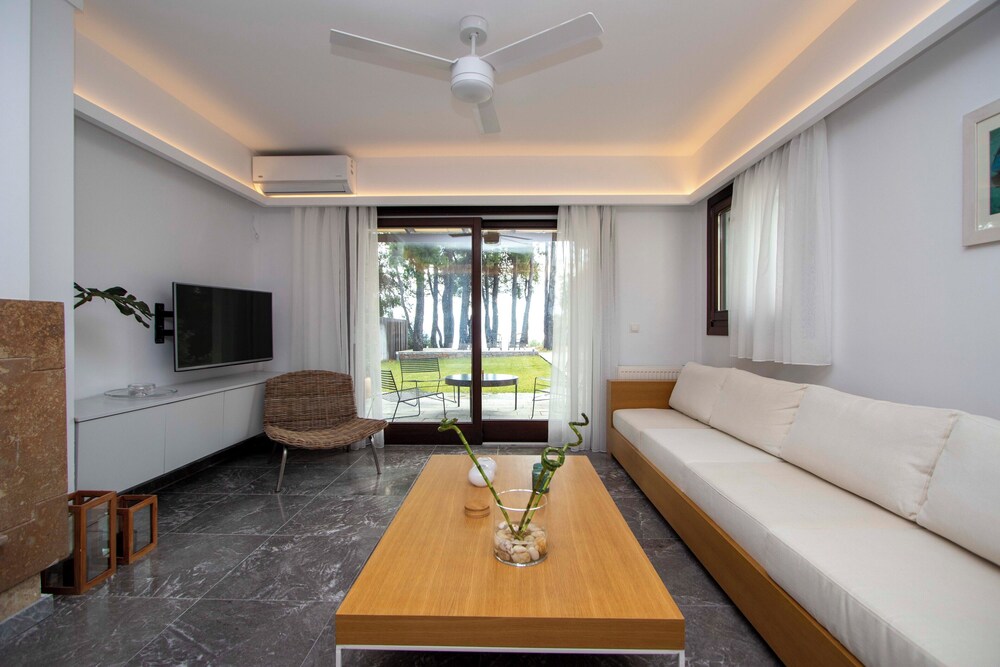 Beyond the Pines by Halkidiki Villas