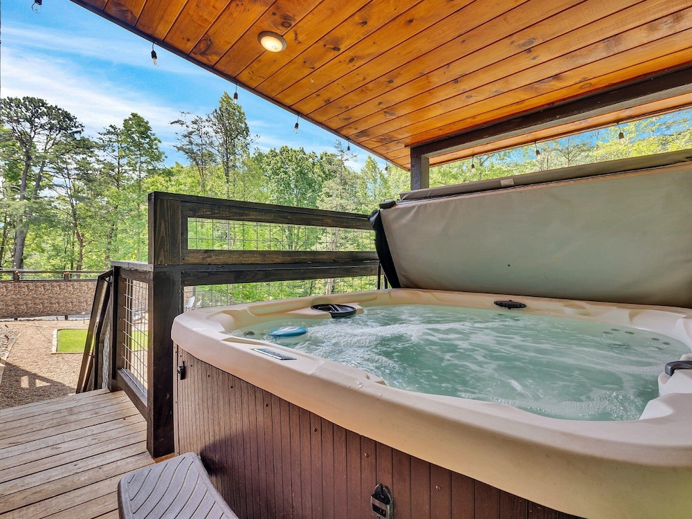 Ebenezer 4 Bedroom Cabin