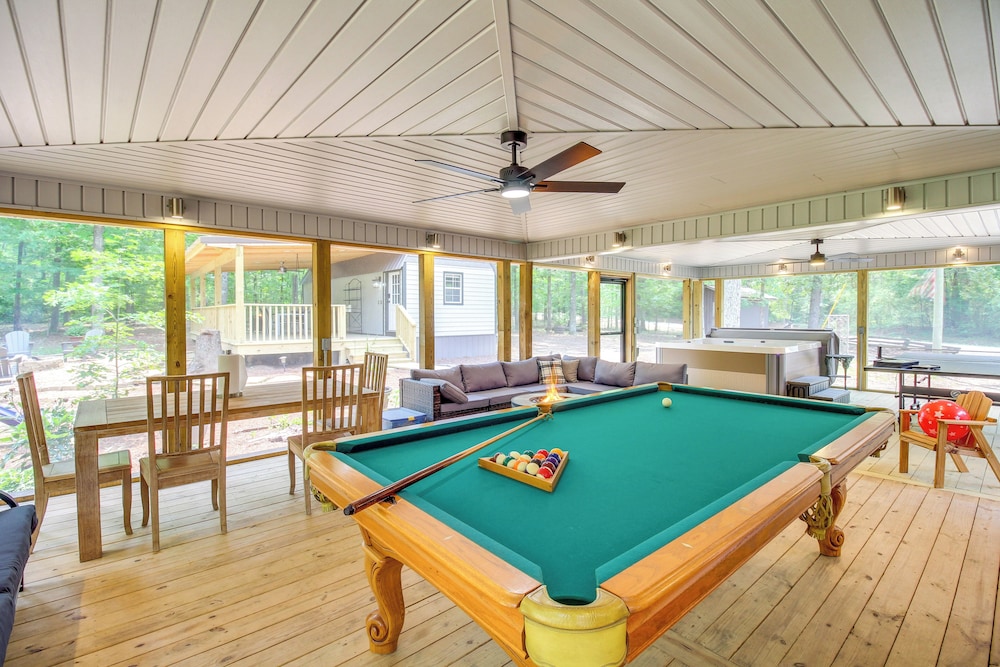 13 Mi to Guntersville Lake: Henagar Gem w/ Hot Tub