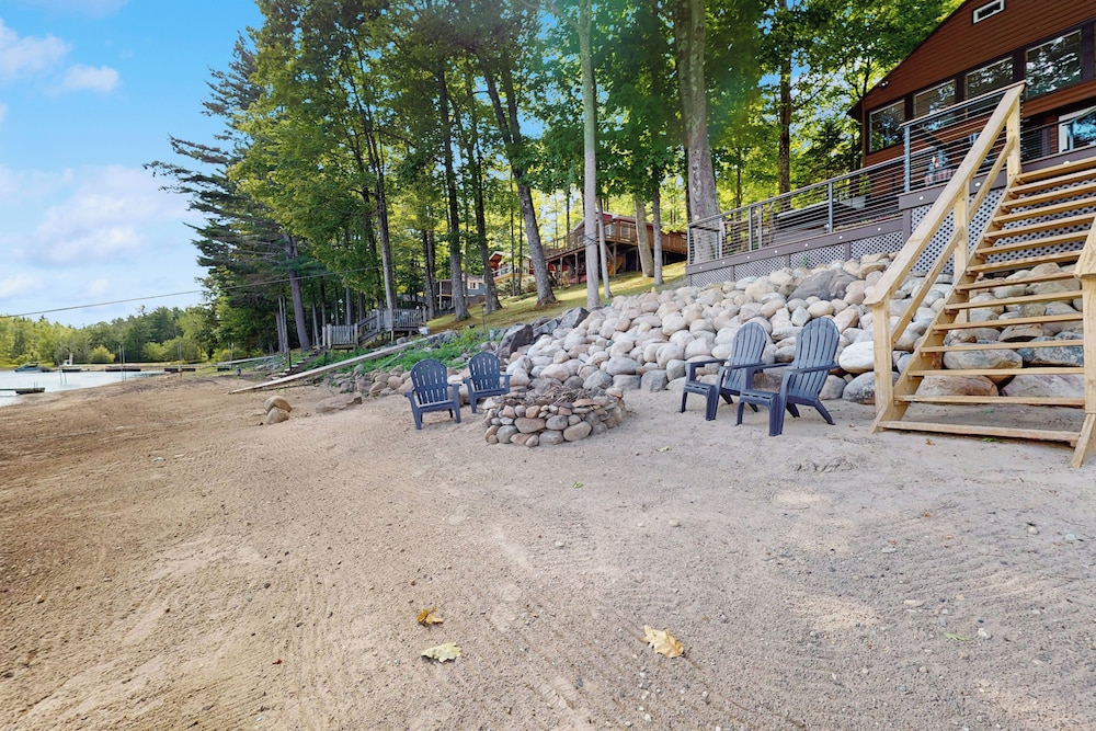 2 BR Lakefront House w/ Hot Tub in ADK Park
