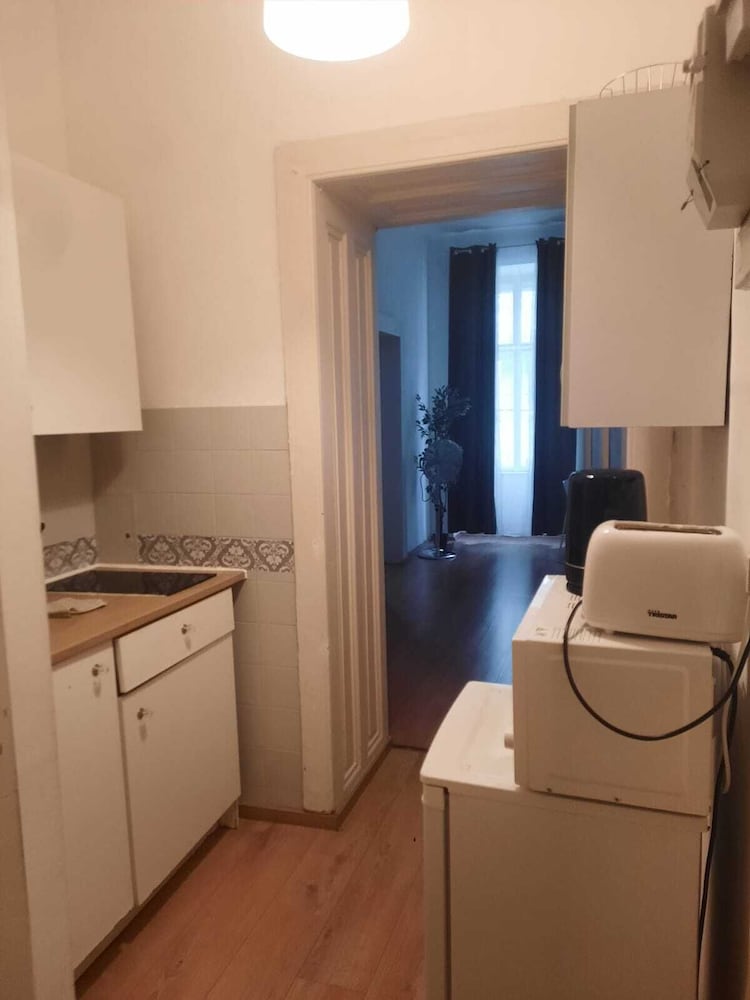Charming 2BR Apt Prime City Spot