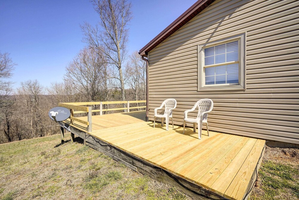 Racine Vacation Rental 25 Mi to Athens! view 2