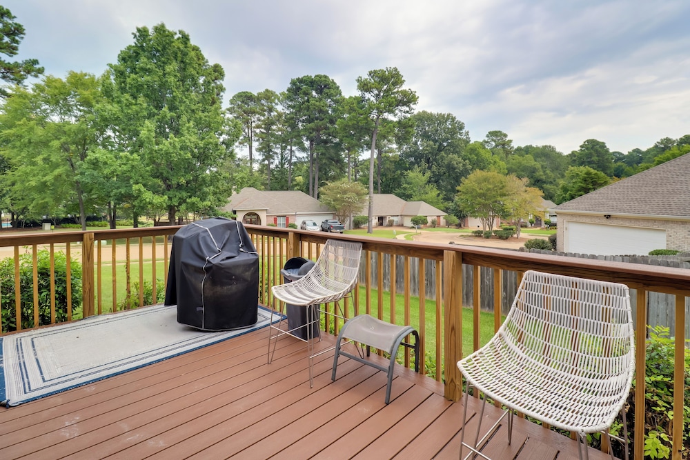 Spacious Suburban Home w/ Pool Access in Ridgeland