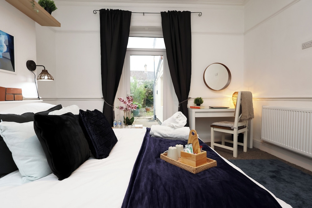 Cardiff Guesthouse & On-Street Parking
