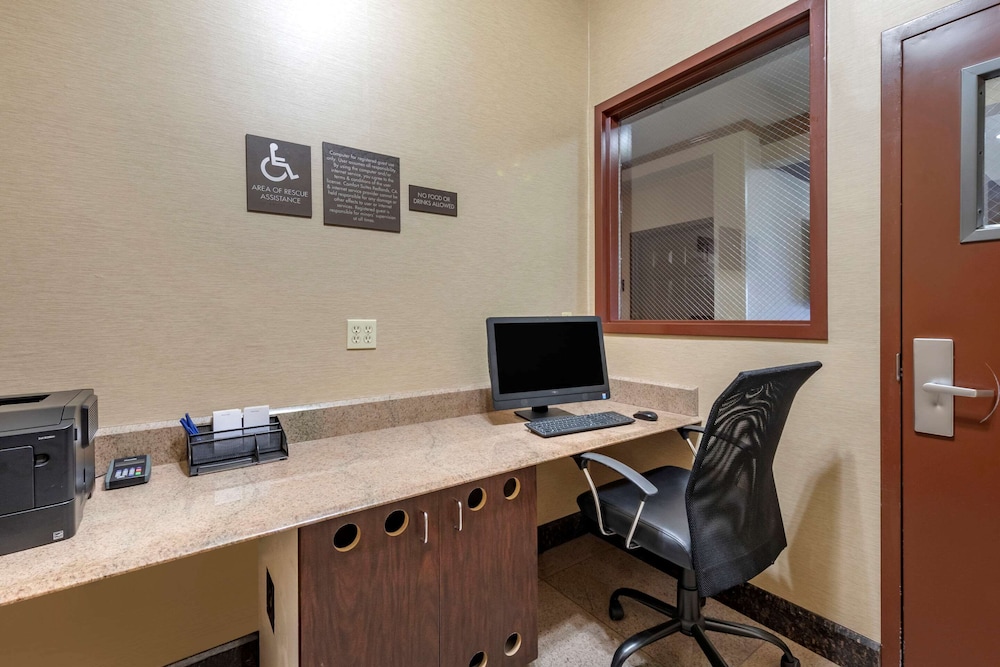 Redlands Vacations - Comfort Suites Redlands - Property Image 20
