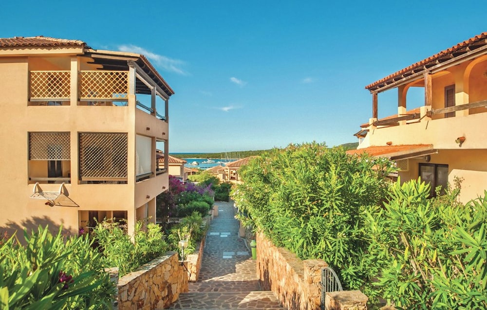 Residence in Marinella just 300 mt from the sea