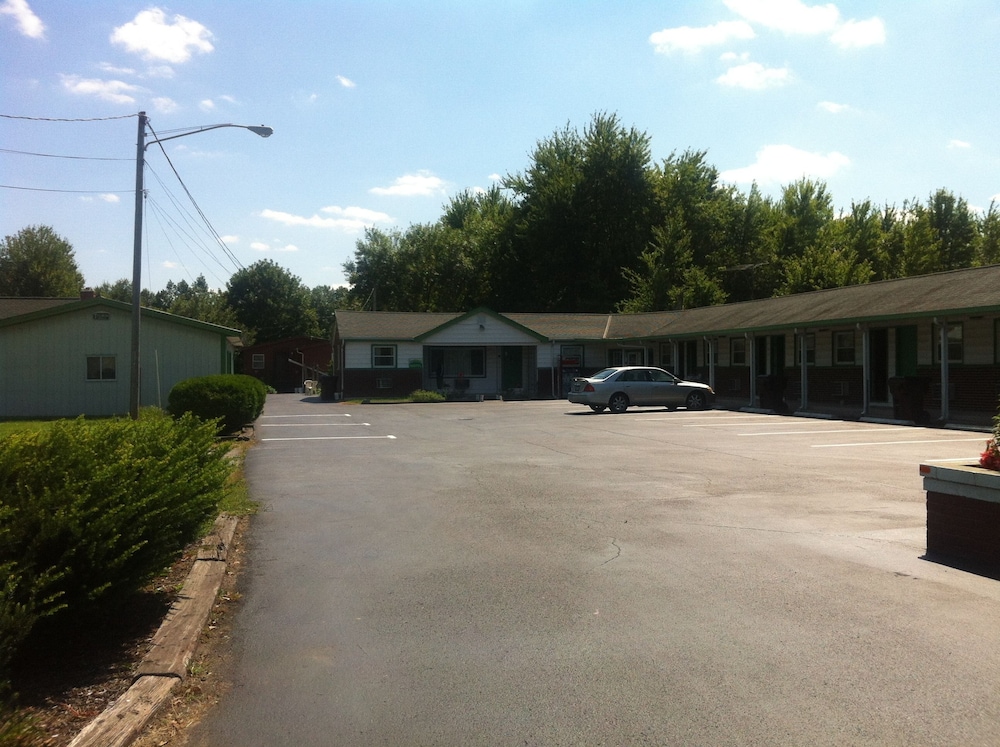 Green Crest Motel