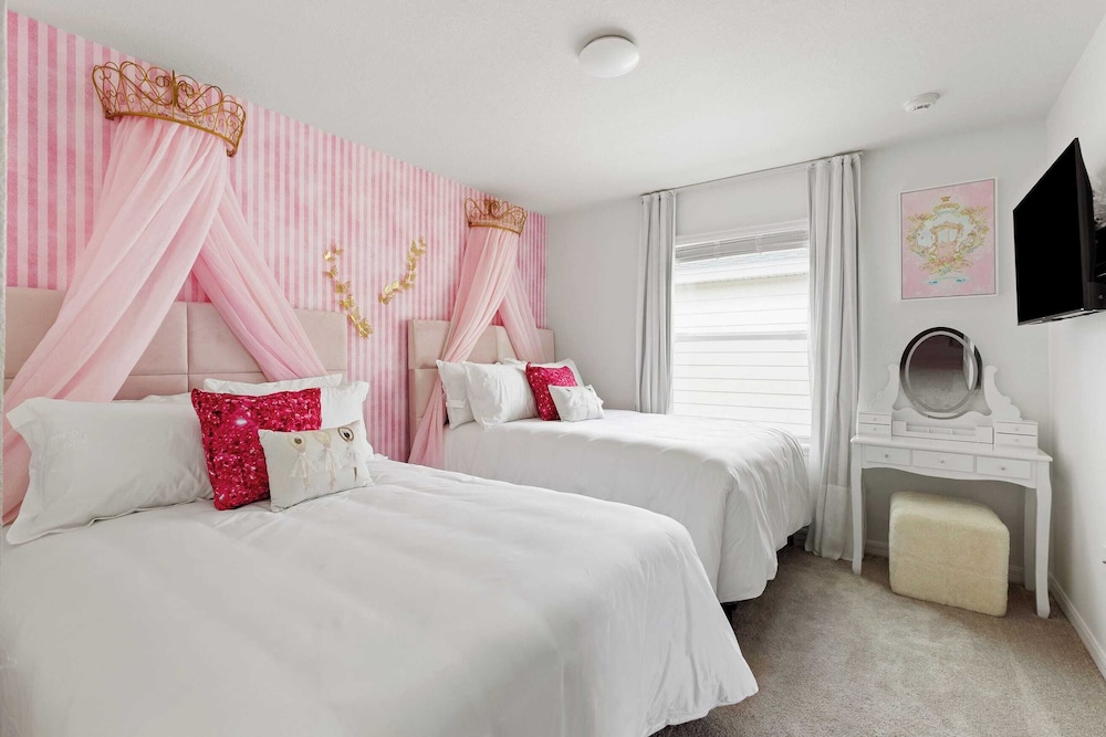 Sleeps 26! Resort Home w/ On-site Waterpark, Pool Flamingo Grove by Avantstay