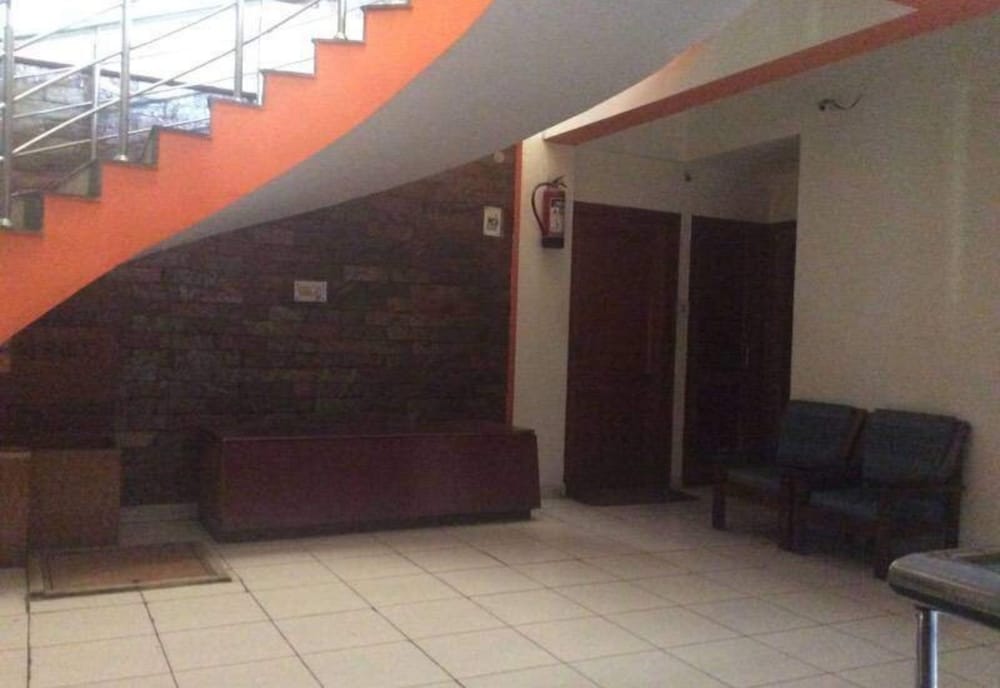 Lobby & Reception