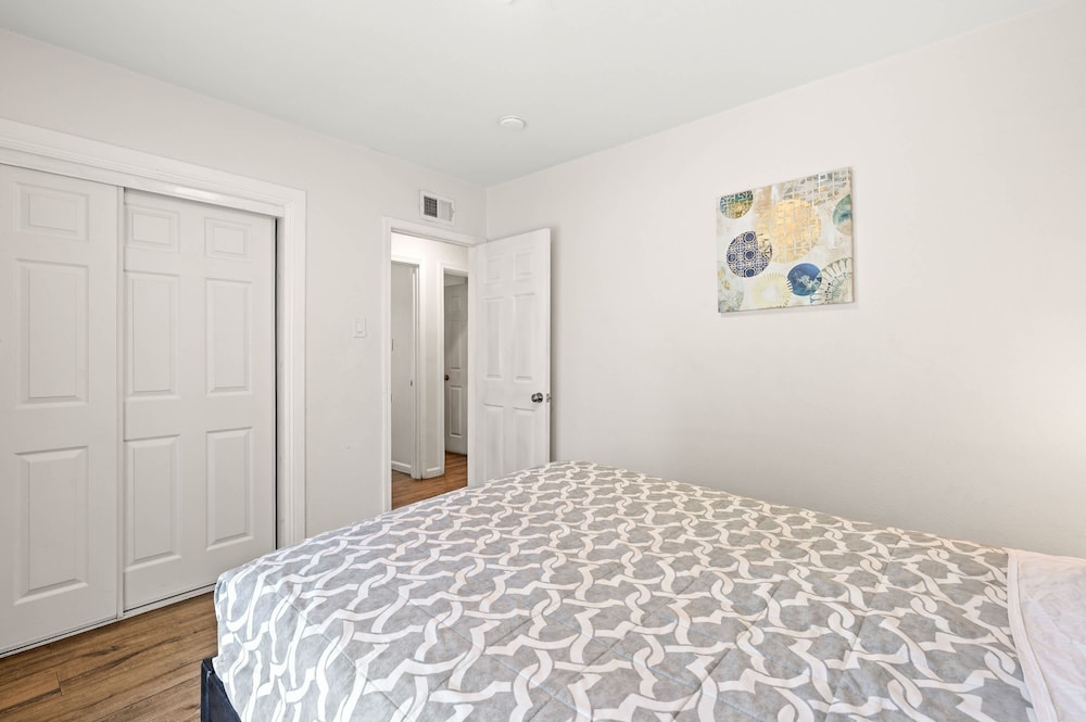 Spacious Family Friendly House in Central Location