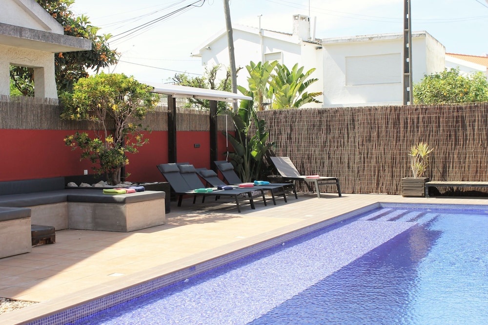 Aroeira Pool House by Lisbon-Coast