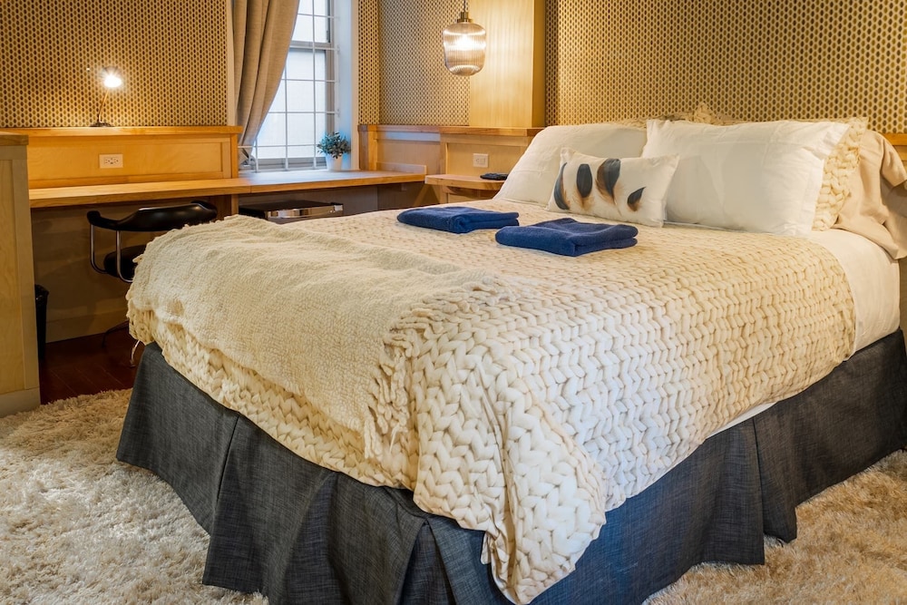 Cambie Downtown Hostel