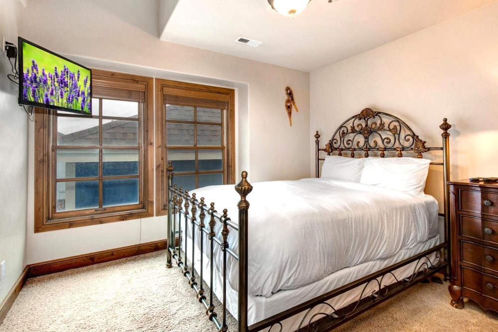 Park City KBM Resorts Walk To Main Street And To Park City Mountain, Hot Tub, On Free Citywide Bus Route 2 Units, 8 Bedrooms Ml-1341