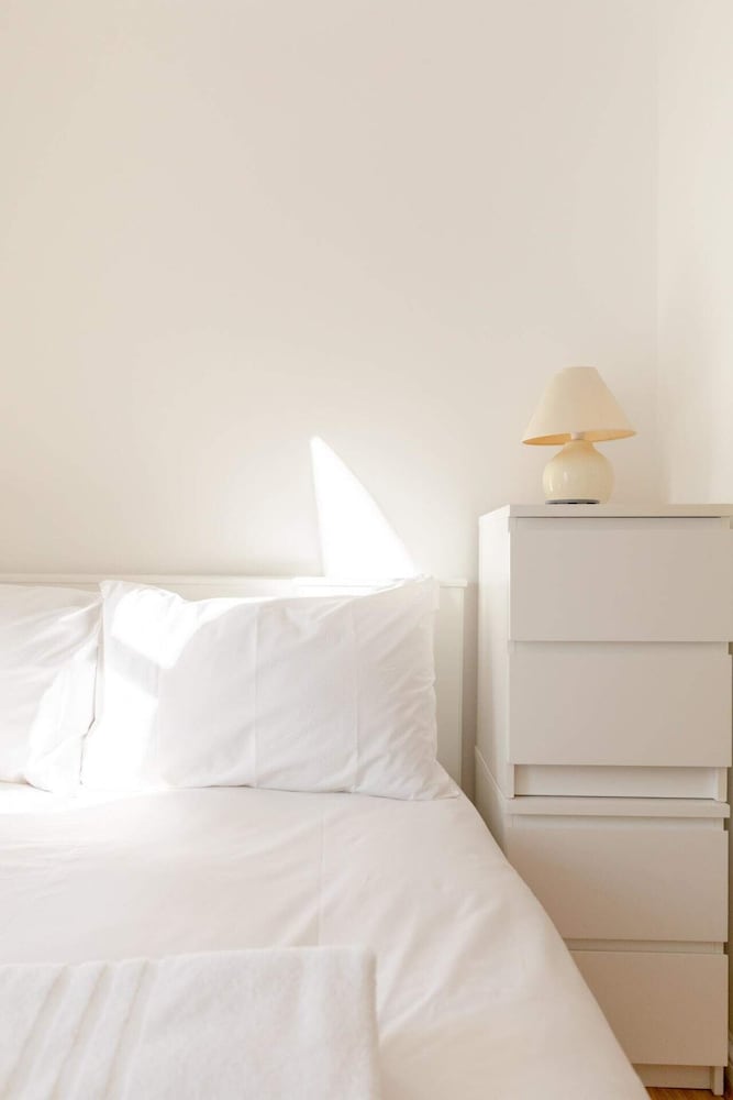 Spacious 1BD Flat 5 Mins to Paddington Station!