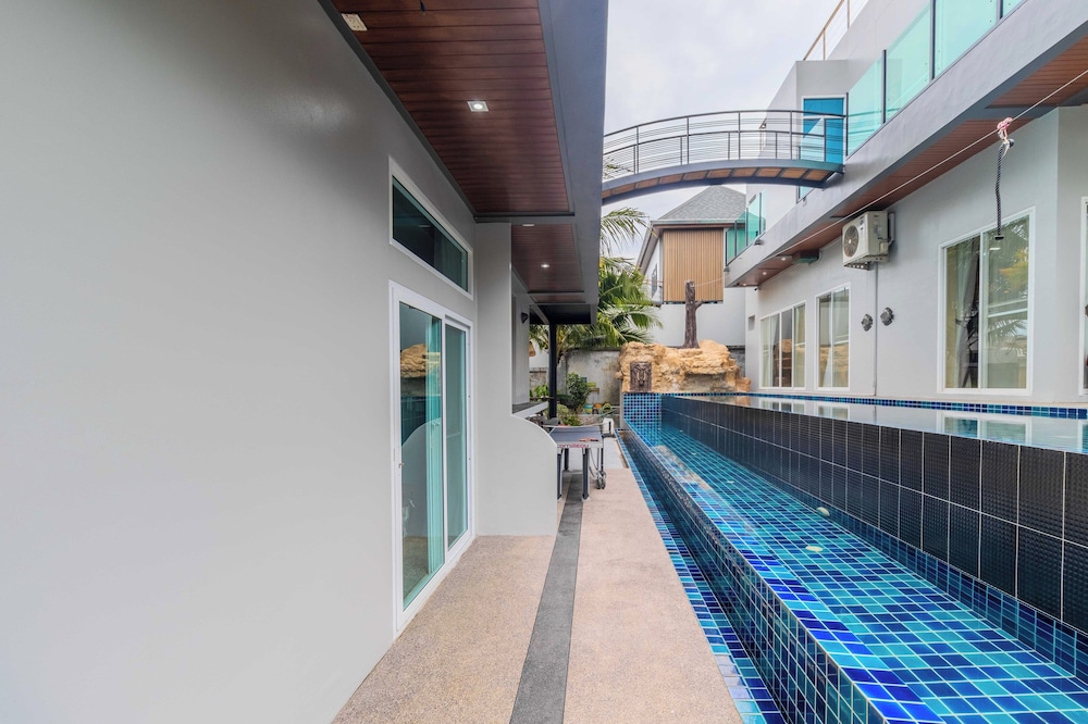 Modern 10BR ZipLine 3 Pools V256