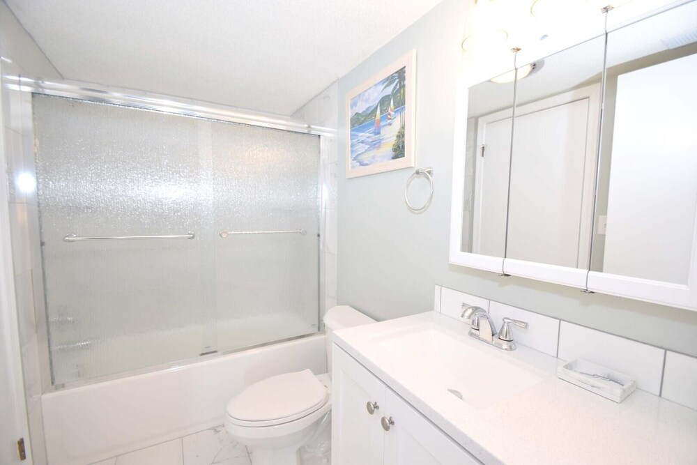 Seascape-heron Harbour 200-9 2 Bedroom Condo by RedAwning