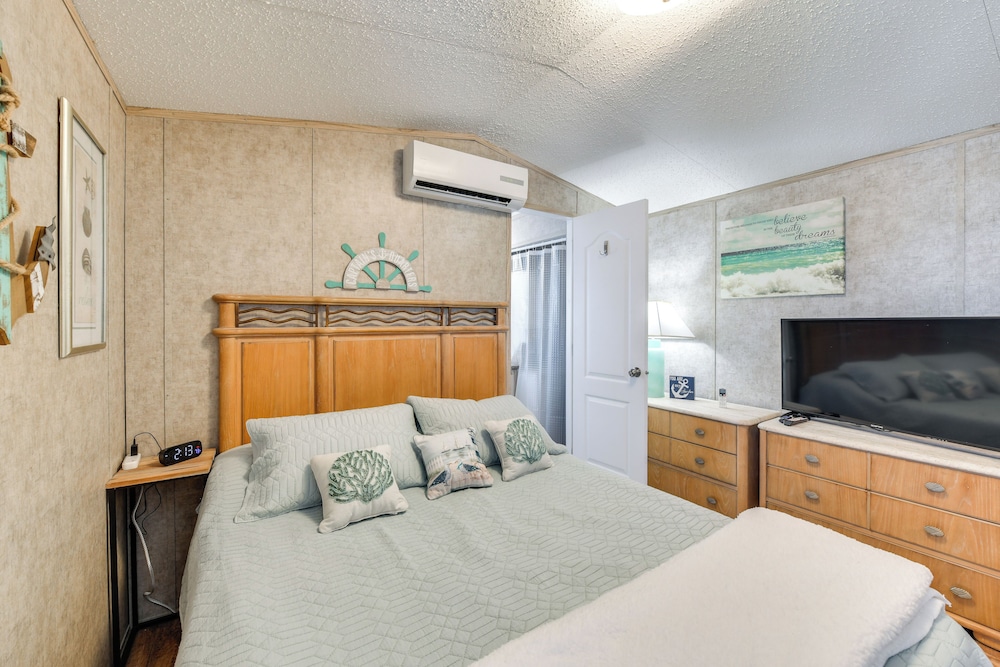 2 Mi to Anna Maria Island: Newly Built Home!