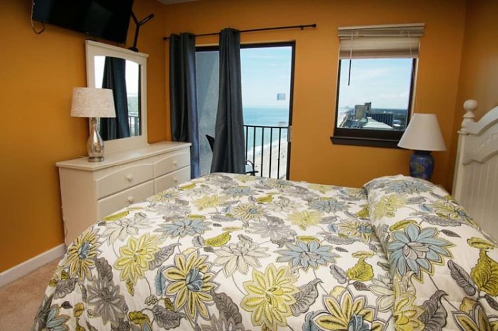 The Palace Resort by Elliott Beach Rentals