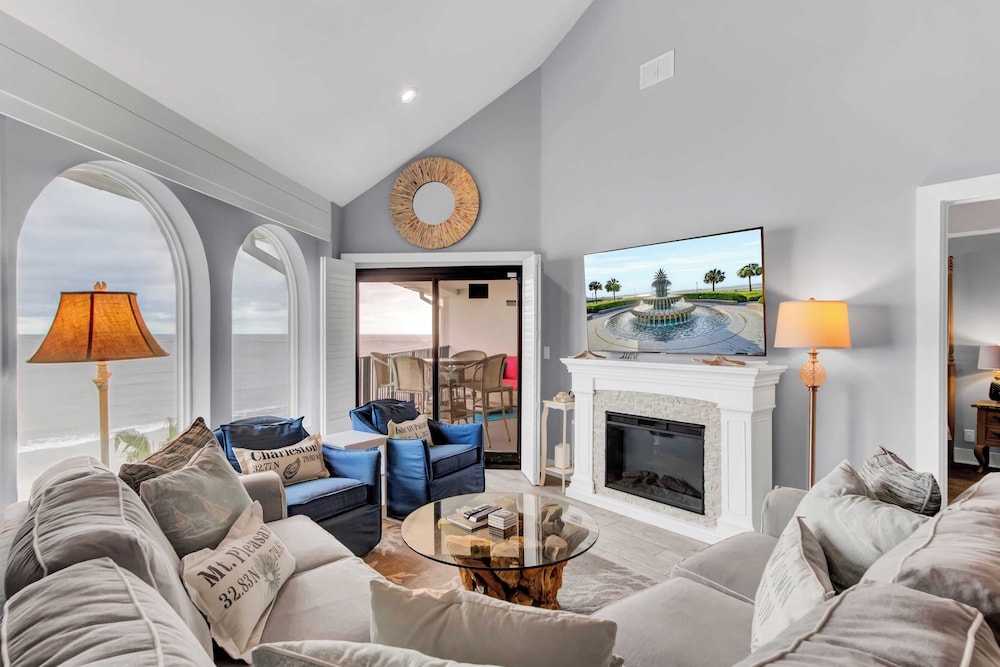 518 Seascape Waterfront Views + Community Pool